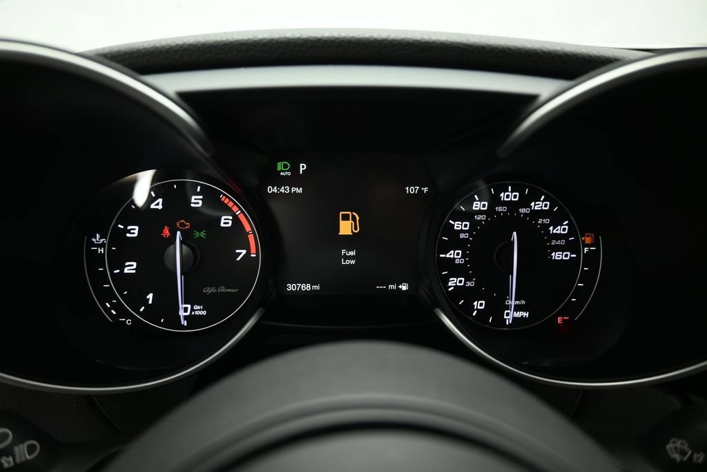 Used 2022 Alfa Romeo Giulia Ti RWD image 11