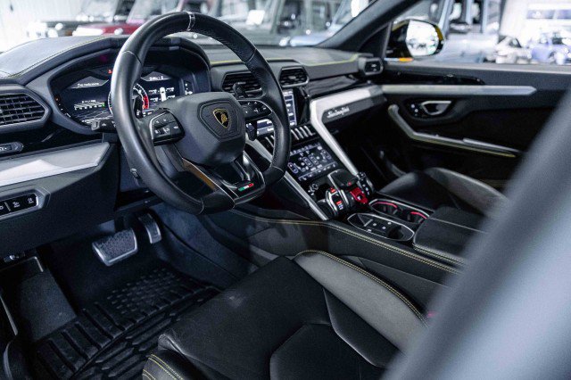 Used 2022 Lamborghini Urus image 20