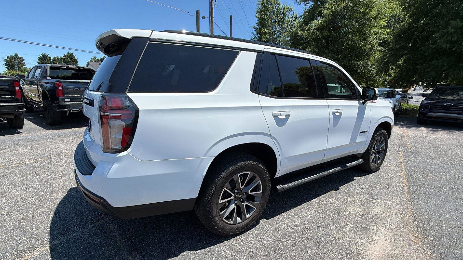 Used 2024 Chevrolet Tahoe Z71 w/ Luxury Package AWD/4WD image 5