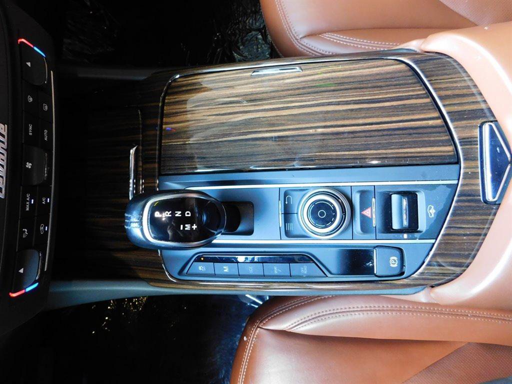 Used 2017 Maserati Levante w/ Luxury Package image 18