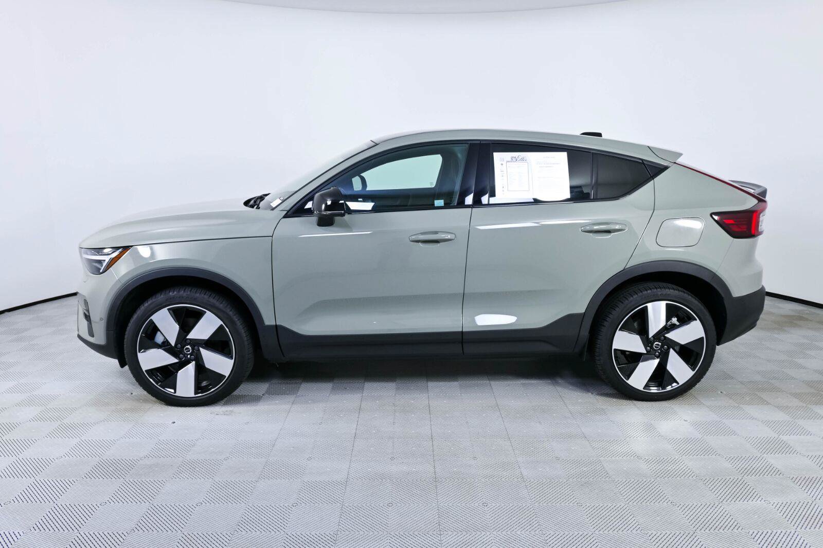 Certified 2023 Volvo C40 P8 Recharge Ultimate w/ Protection Package Premier AWD/4WD image 2