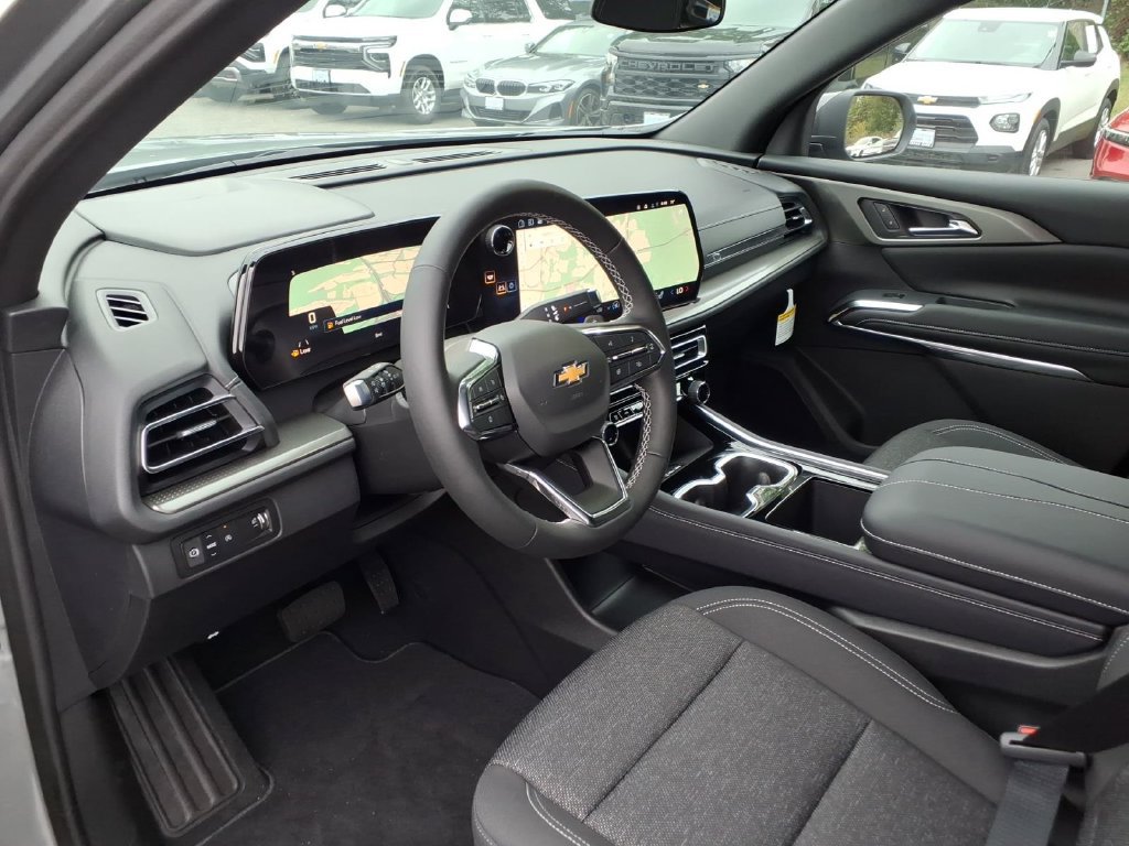 New 2027 Chevrolet Traverse LT w/ Sun and Wheel Package FWD image 12