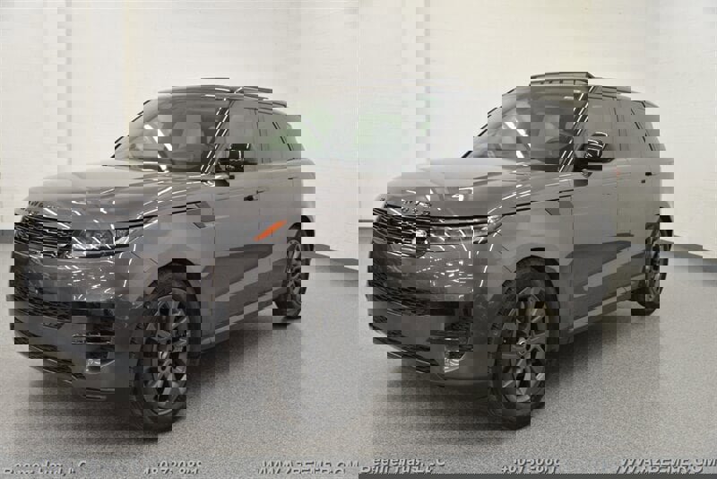 Used 2024 Land Rover Range Rover Sport SE image 3