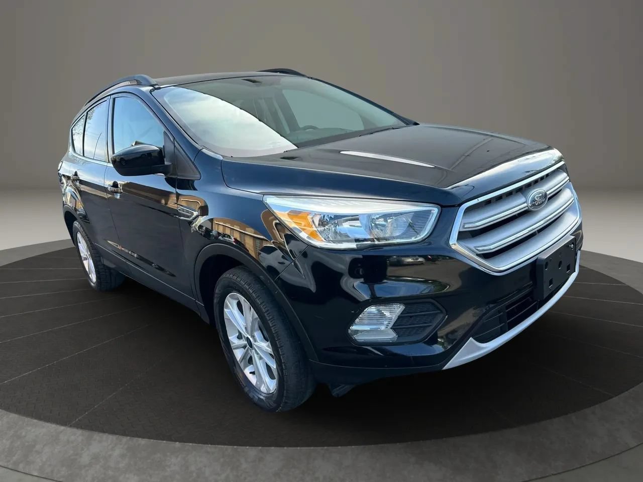 Used 2018 Ford Escape SE FWD image 3