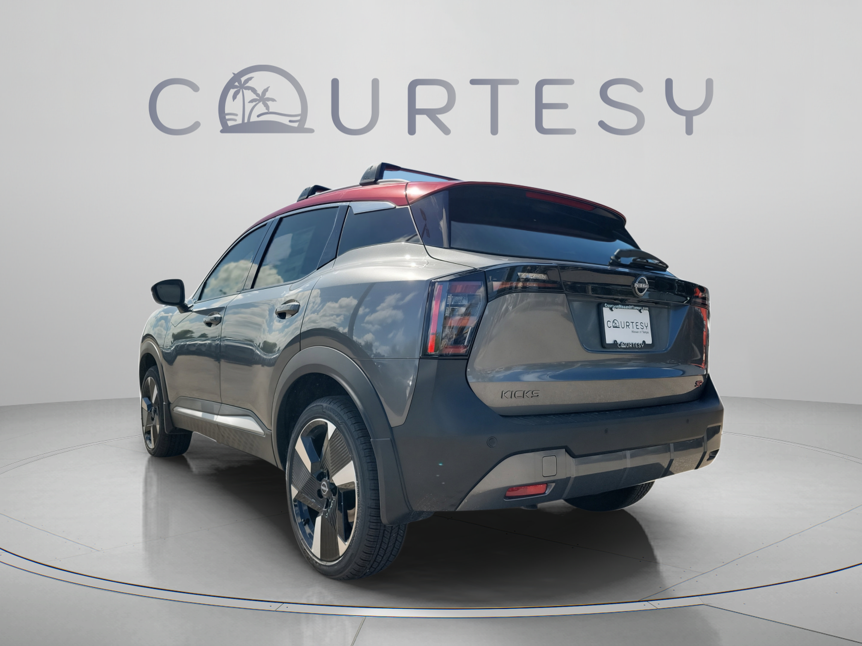 New 2025 Nissan Kicks SR FWD image 4