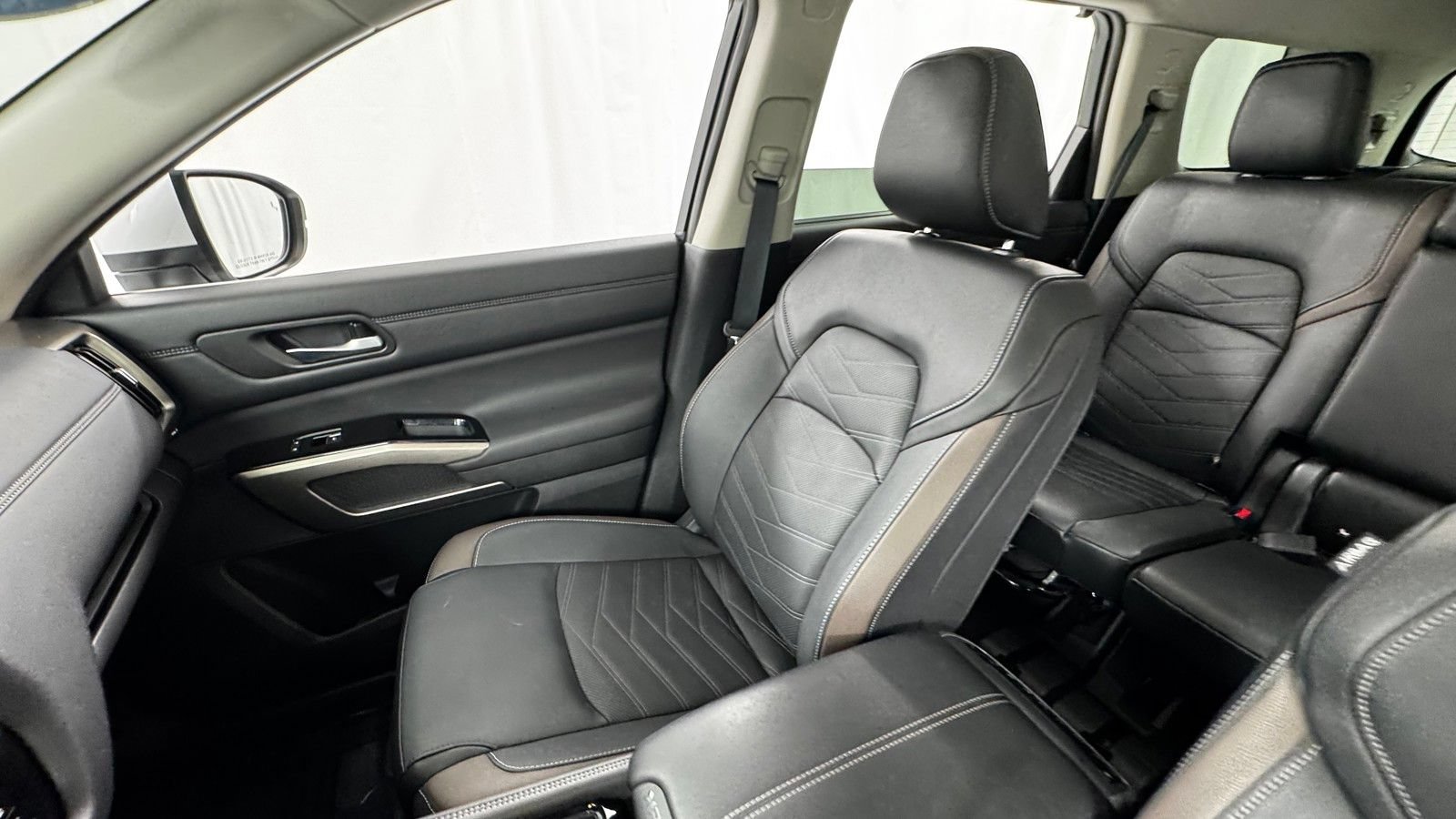 Certified 2025 Nissan Pathfinder Platinum AWD/4WD image 12