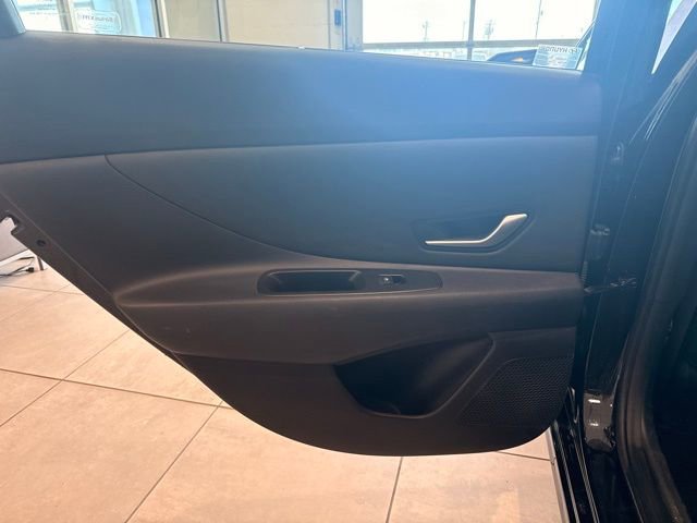 Used 2021 Hyundai Elantra Limited image 19