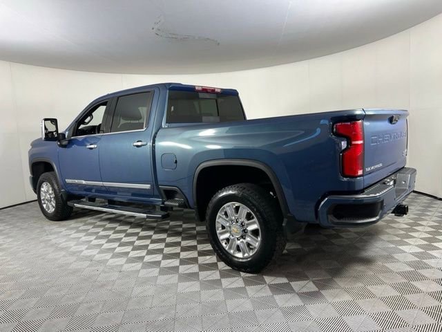 Used 2024 Chevrolet Silverado 3500 High Country w/ Technology Package image 4