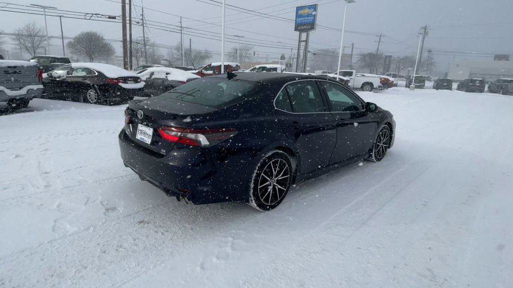 Used 2021 Toyota Camry SE w/ Cold Weather Package image 8