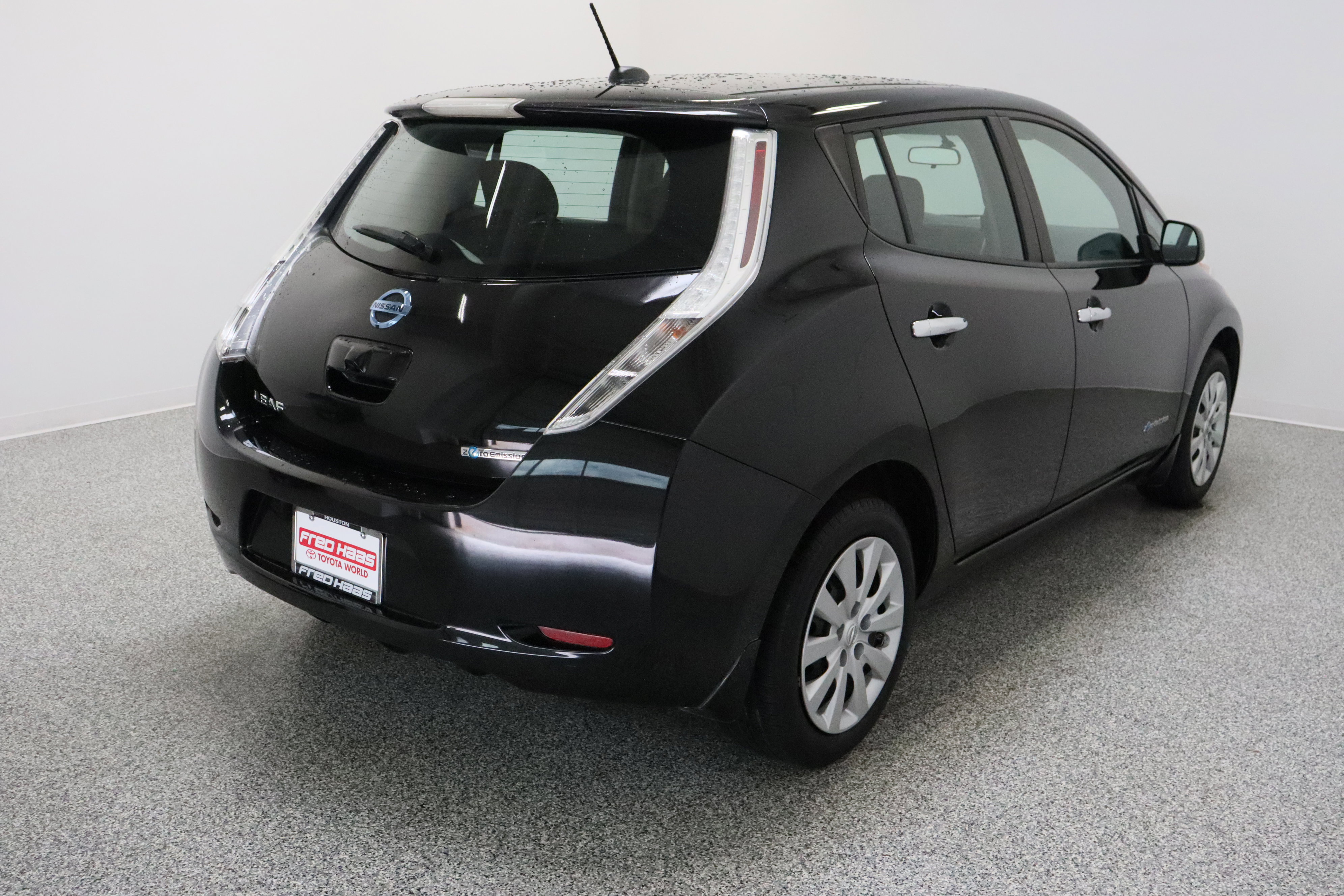 Used 2015 Nissan Leaf S w/ Charge Package FWD image 7