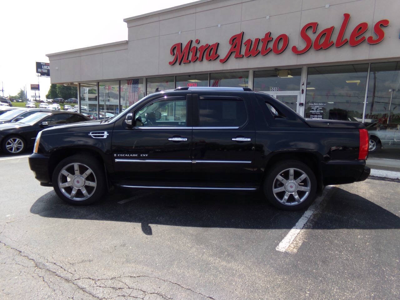 Used 2008 Cadillac Escalade EXT AWD/4WD image 2