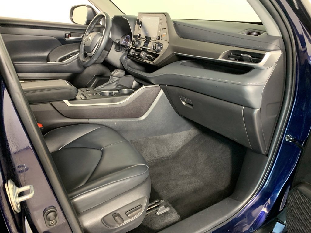 Used 2022 Toyota Highlander XLE image 23