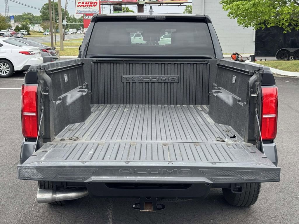 Used 2025 Toyota Tacoma SR5 AWD/4WD image 16
