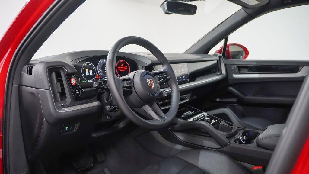 Certified 2025 Porsche Cayenne image 4