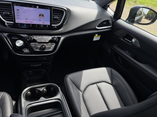 New 2027 Chrysler Pacifica LX FWD image 9