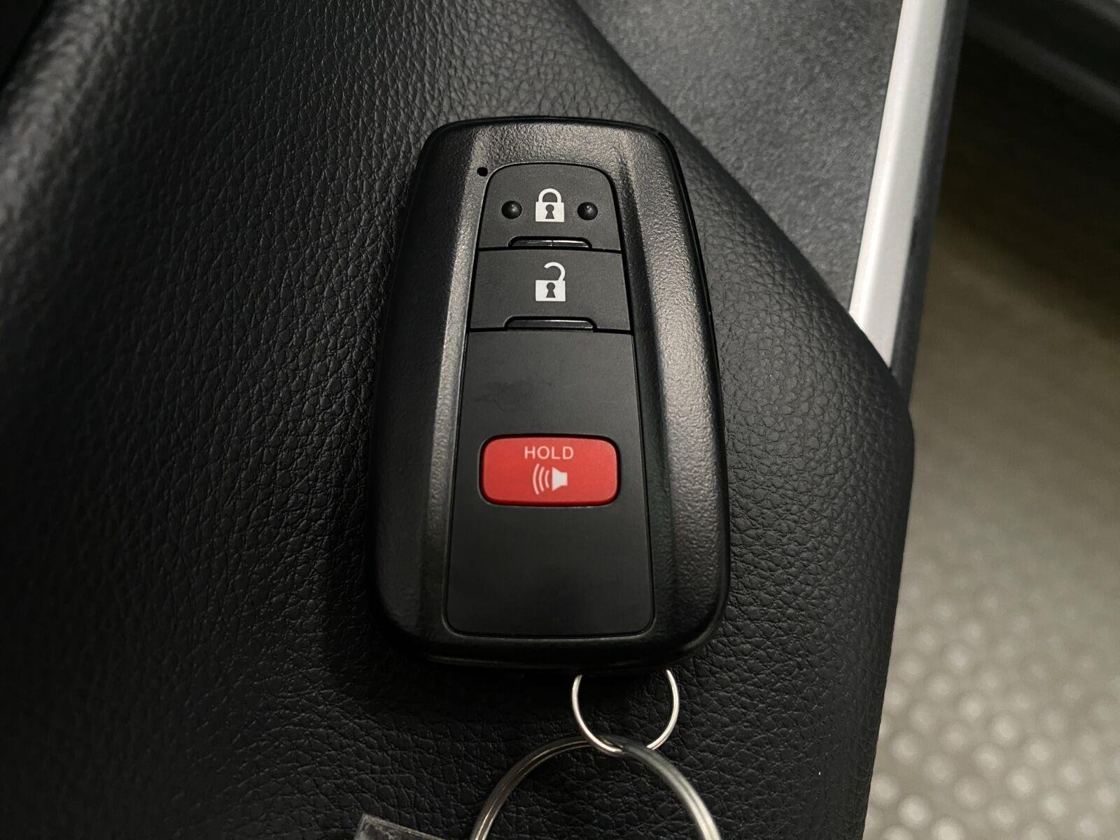Used 2025 Toyota RAV4 XLE AWD/4WD image 29
