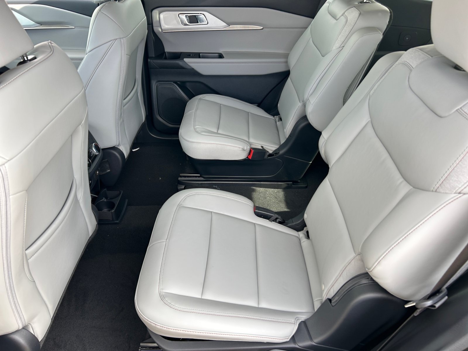New 2026 Ford Explorer Active w/ Active Comfort Package RWD image 17