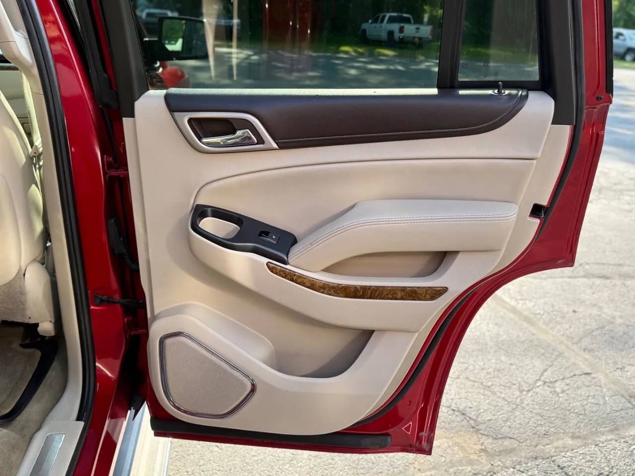 Used 2015 GMC Yukon Denali w/ Touring Package image 28