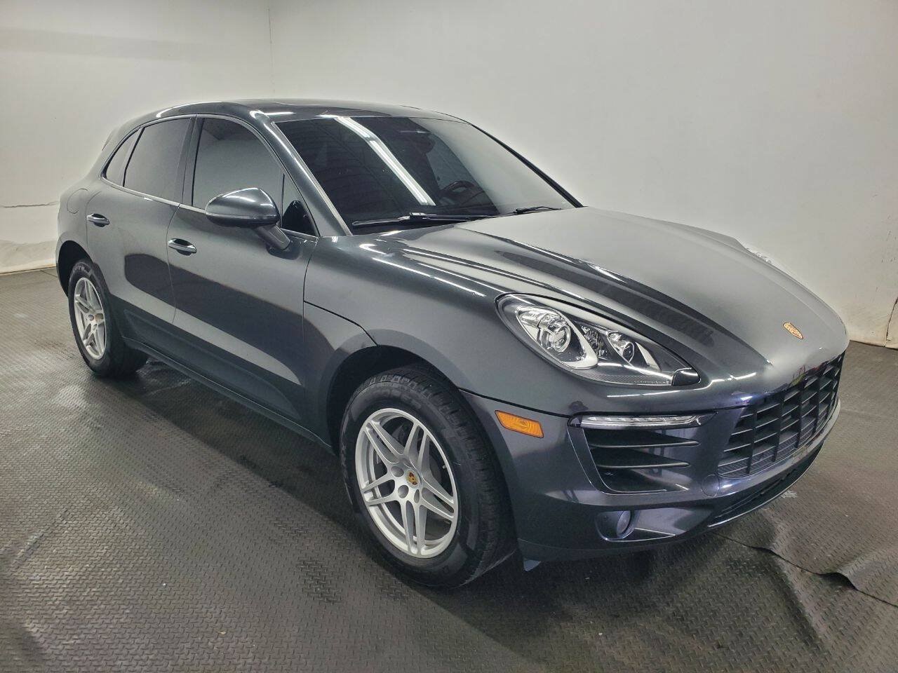 Used 2018 Porsche Macan AWD/4WD image 3
