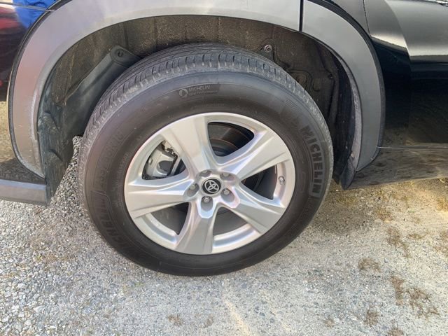 Used 2024 Toyota Highlander LE image 8