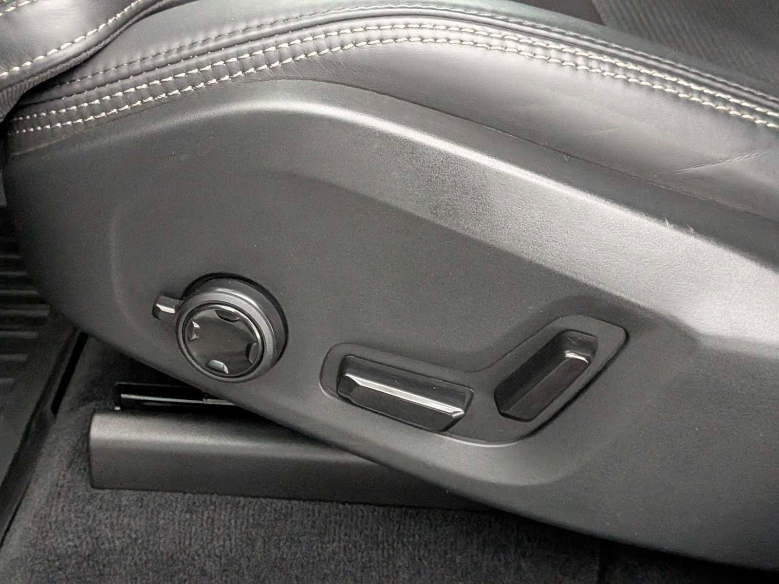 Used 2022 Volvo XC60 B5 Inscription w/ Advanced Package image 18