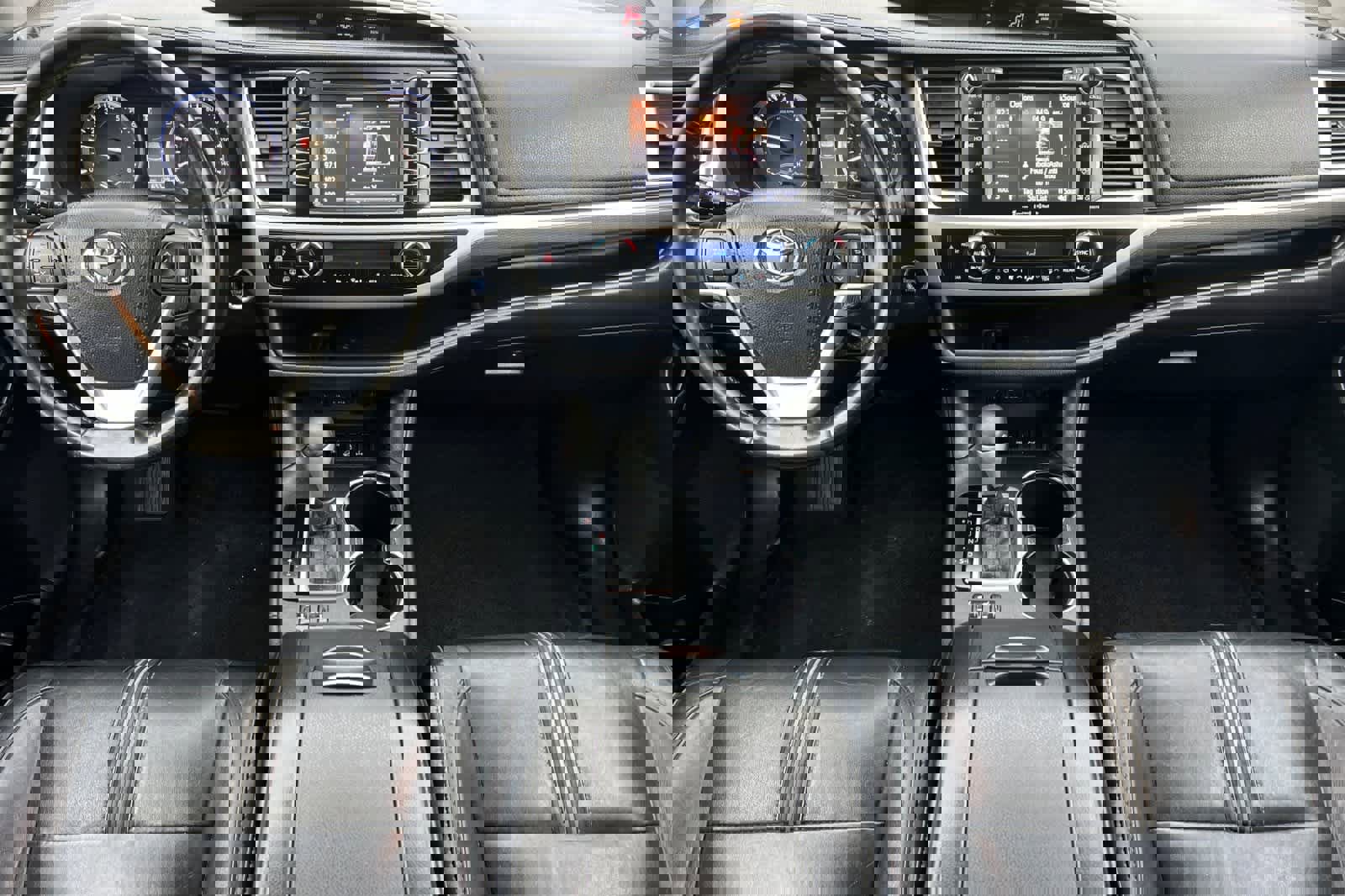 Used 2017 Toyota Highlander SE image 4