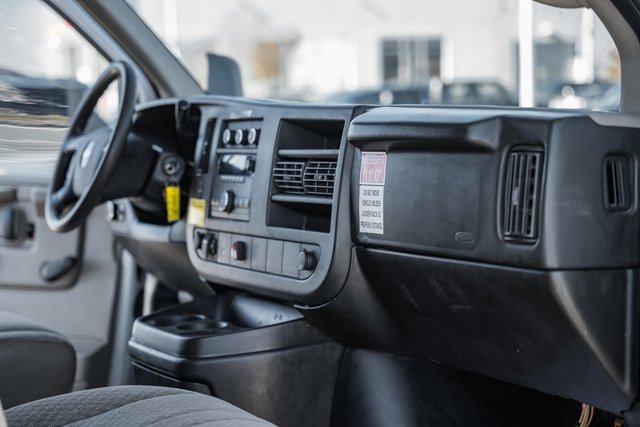 Used 2009 Chevrolet Express 3500 image 21