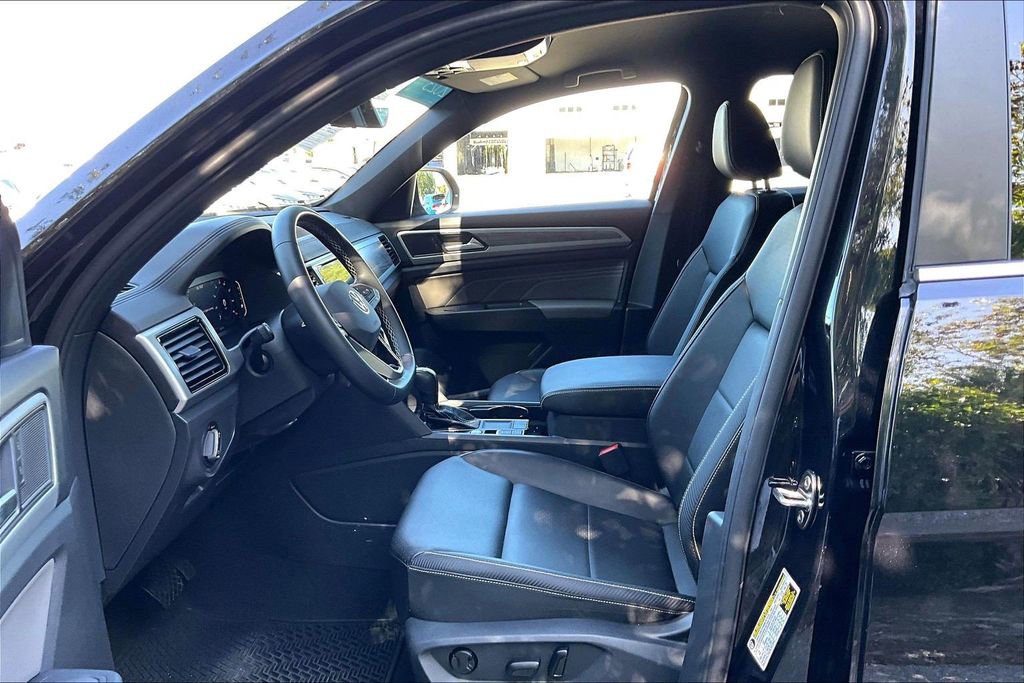 Certified 2023 Volkswagen Atlas Cross Sport SE FWD image 21