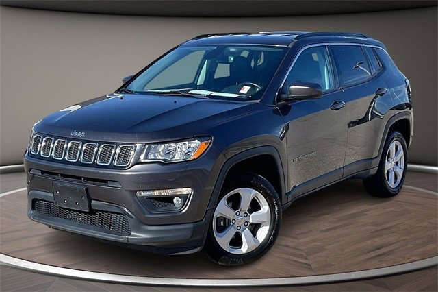 Used 2019 Jeep Compass Latitude image 1