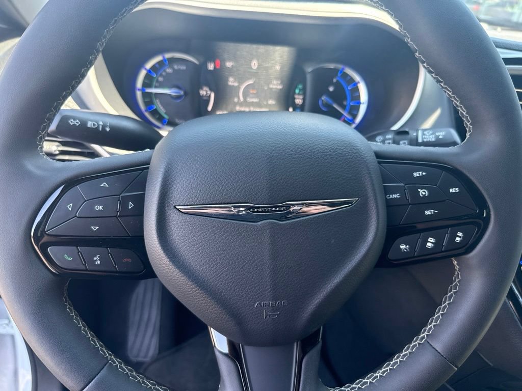 Used 2024 Chrysler Pacifica Limited FWD image 21