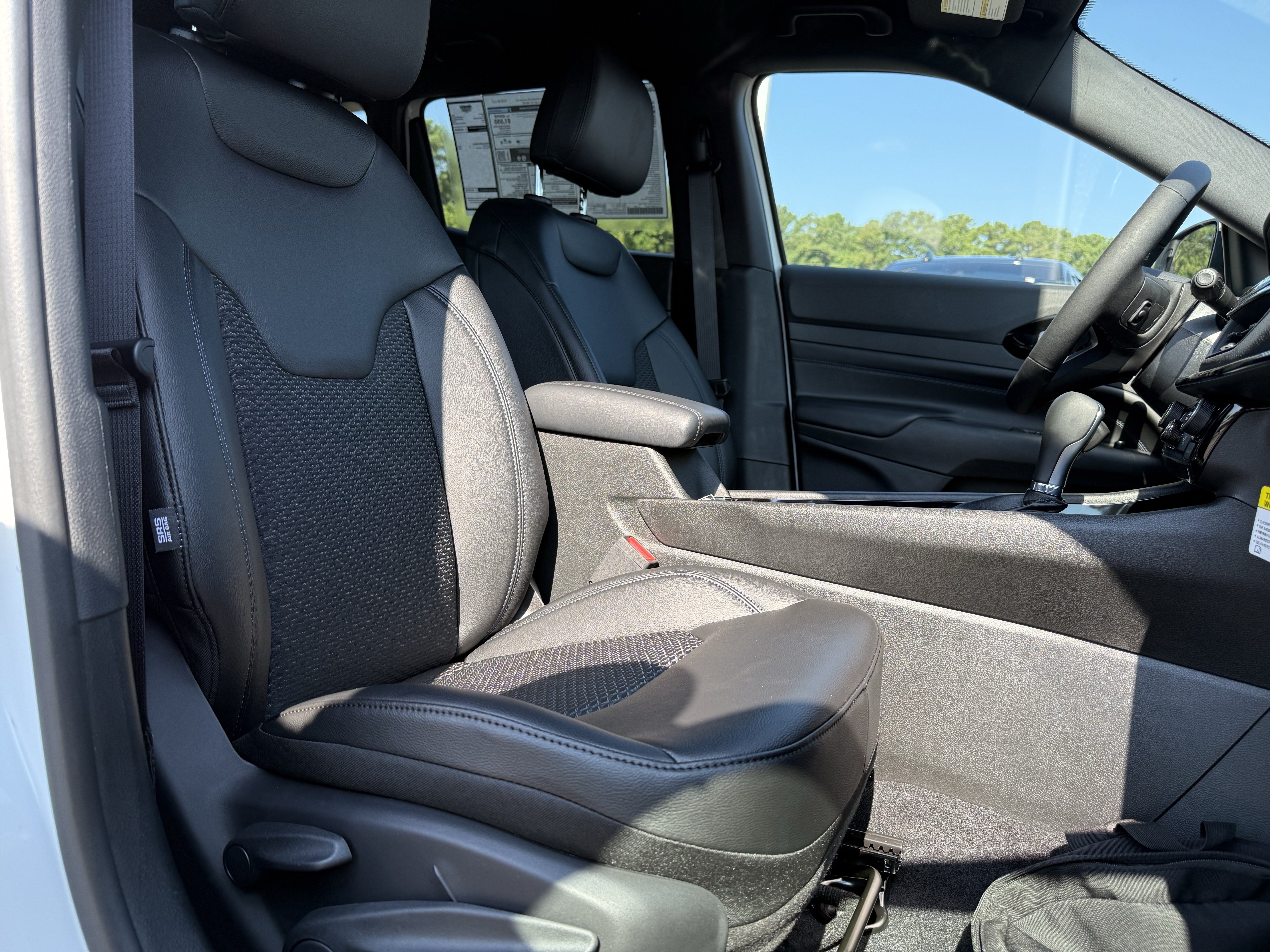 New 2026 Jeep Compass Latitude AWD/4WD image 32