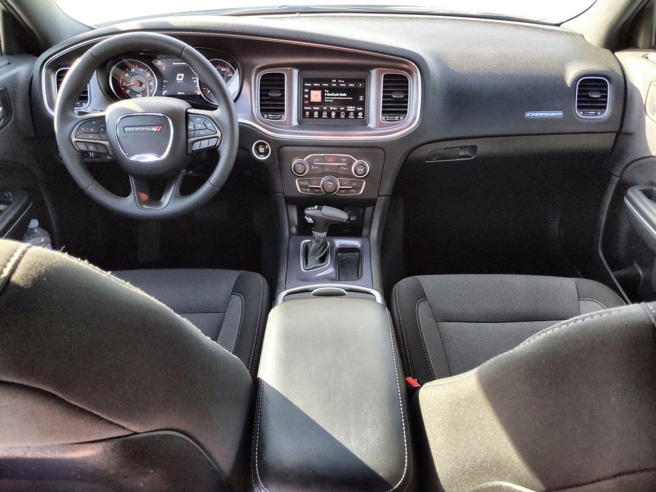 Used 2018 Dodge Charger SXT RWD image 17