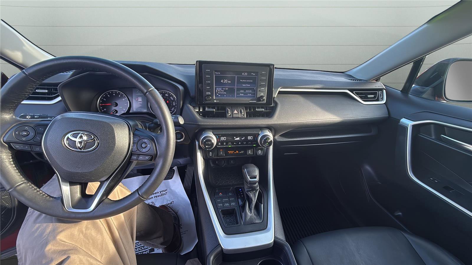 Used 2021 Toyota RAV4 XLE Premium image 17