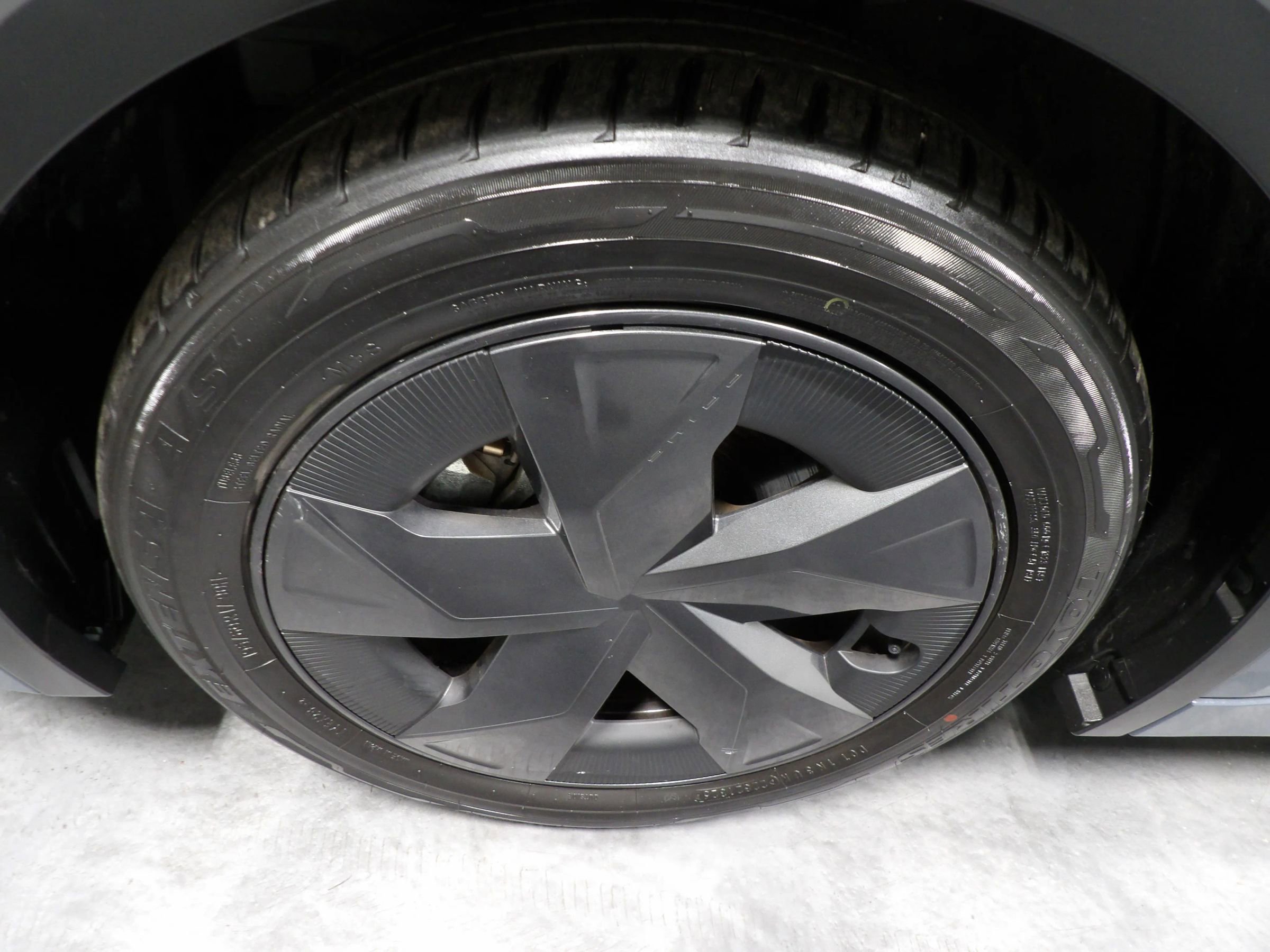 Used 2025 Toyota Prius LE image 24