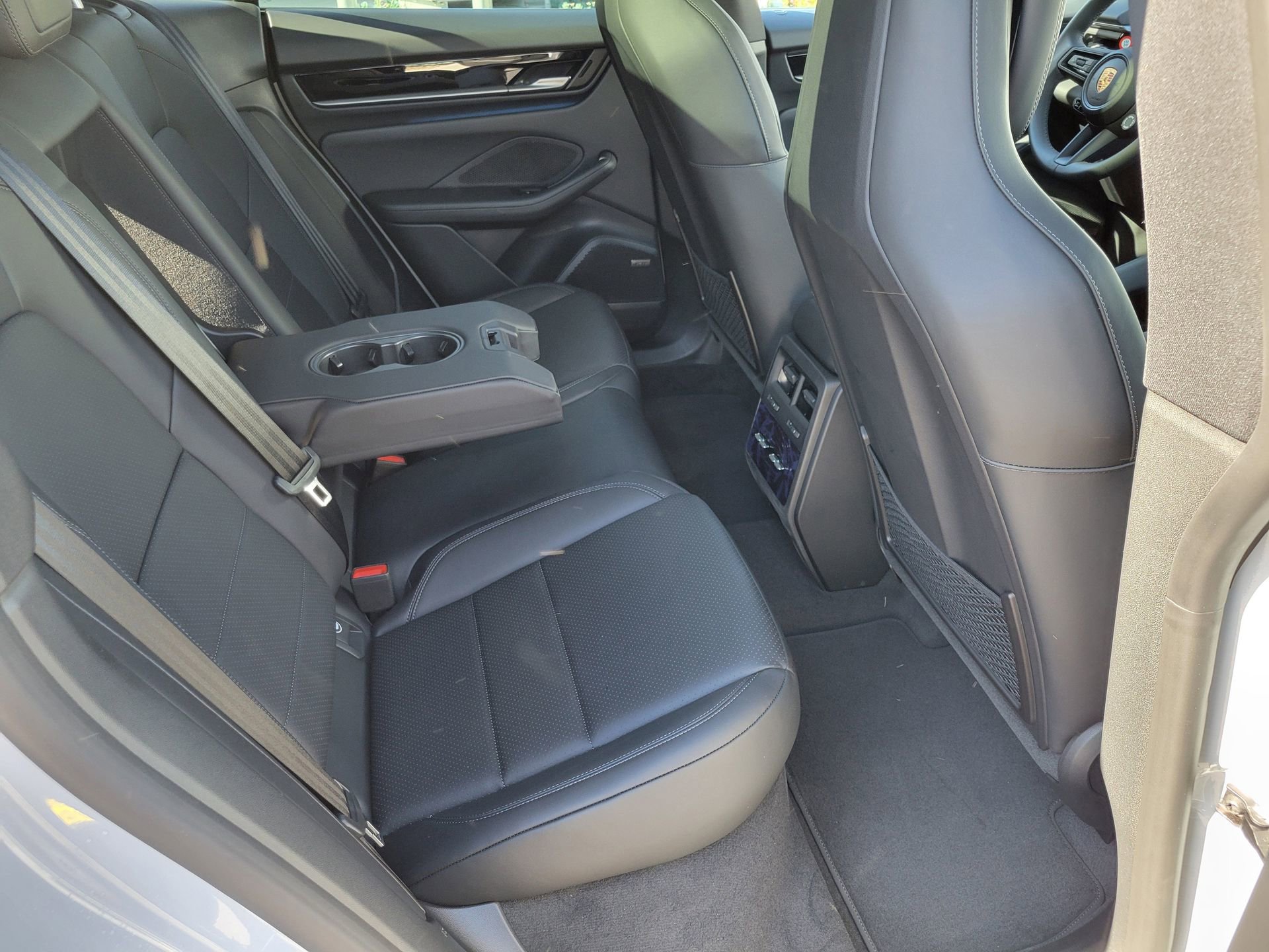 Used 2025 Porsche Macan Electric image 28