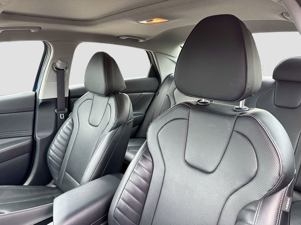 Used 2024 Hyundai Elantra Limited image 12