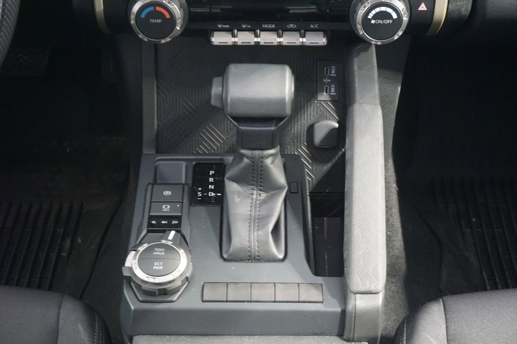 Used 2025 Toyota Tacoma SR5 image 27