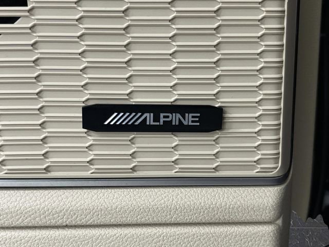 Used 2025 Jeep Grand Cherokee Limited w/ Luxury Tech Group II image 29