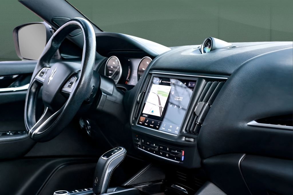 Used 2021 Maserati Levante image 22