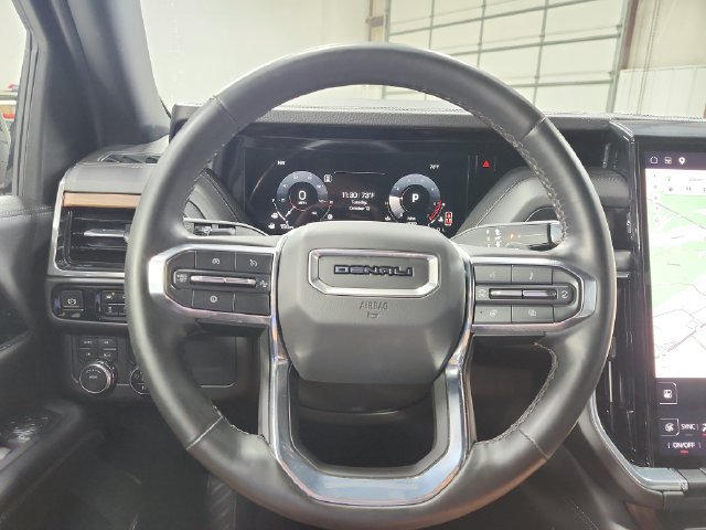 Used 2025 GMC Yukon Denali AWD/4WD image 22