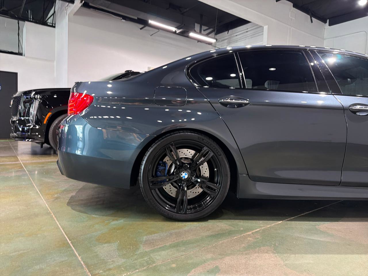 Used 2016 BMW M5 RWD image 9