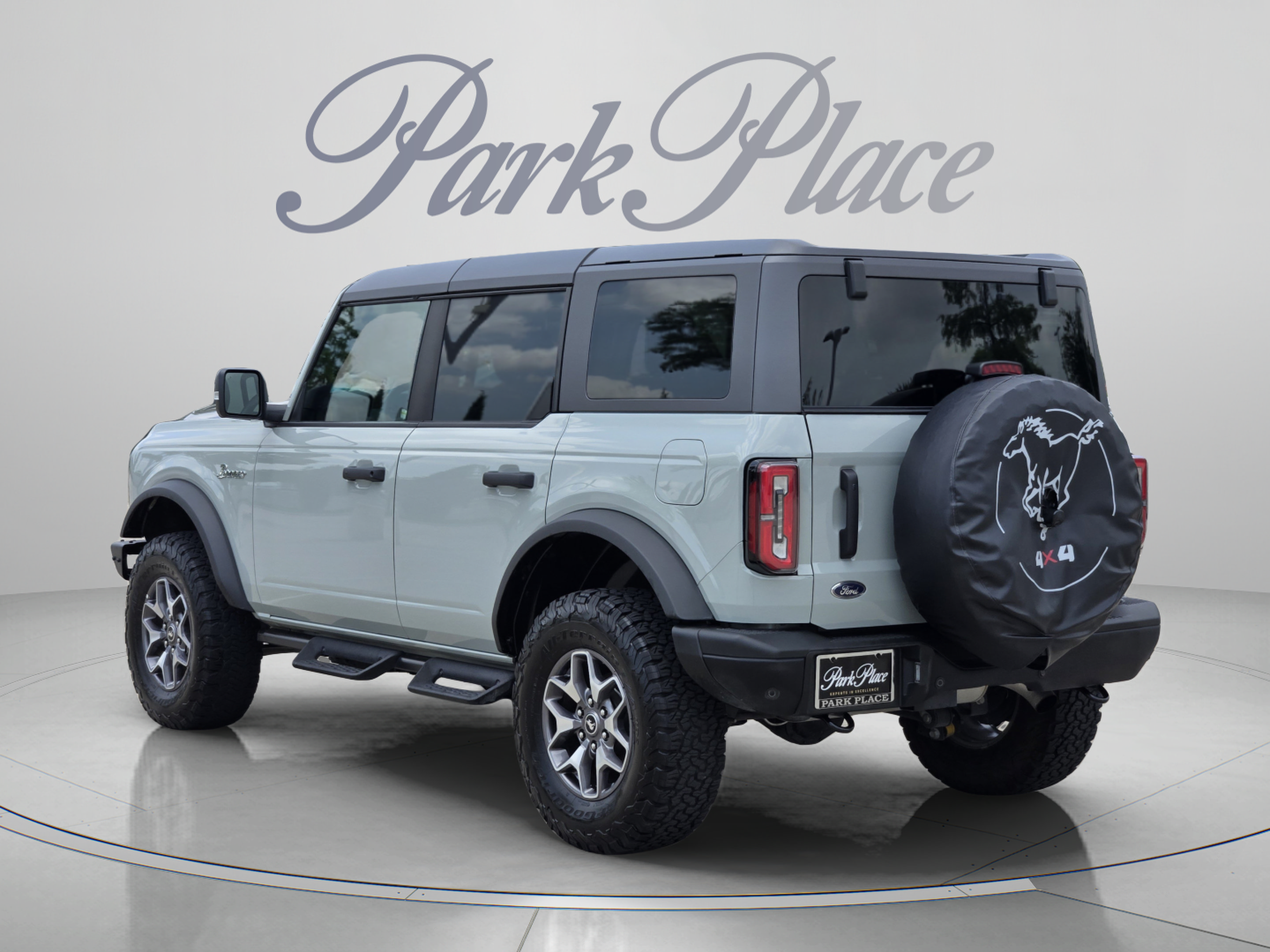 Used 2024 Ford Bronco Badlands AWD/4WD image 3