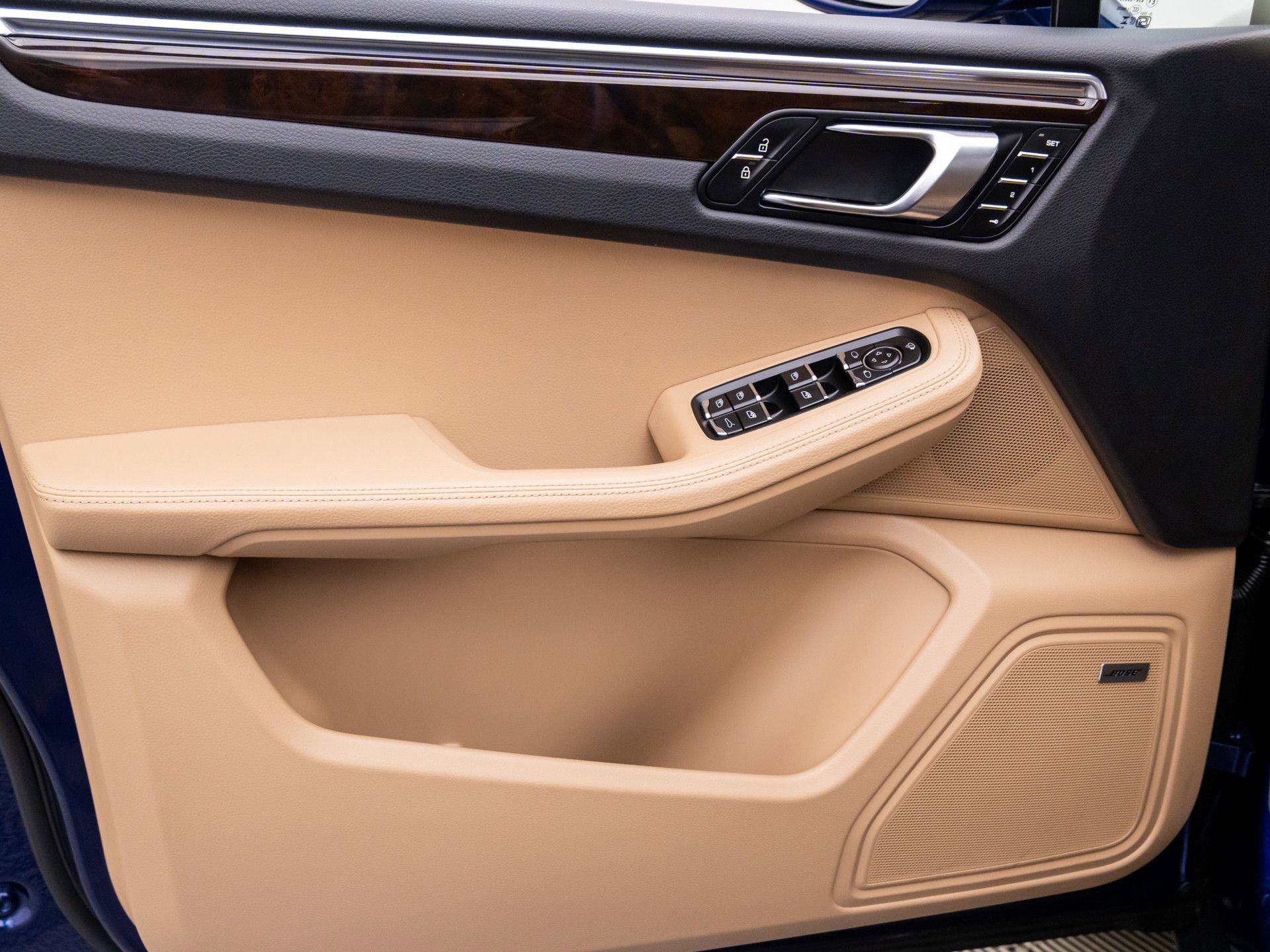 Certified 2025 Porsche Macan image 14