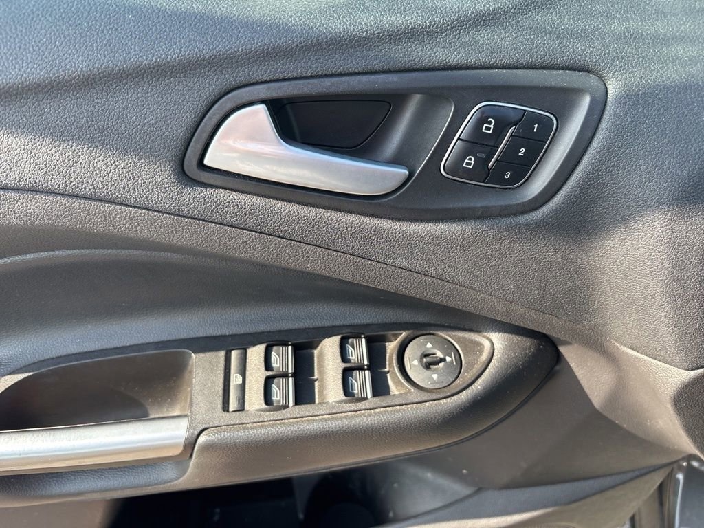 Used 2017 Ford Escape Titanium FWD image 17