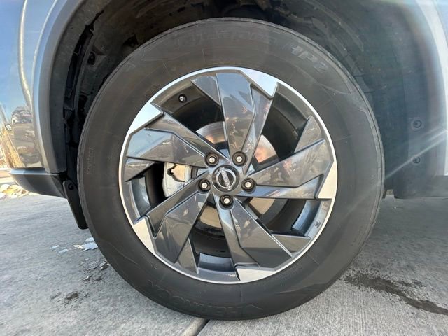 Used 2024 Nissan Rogue SV image 31