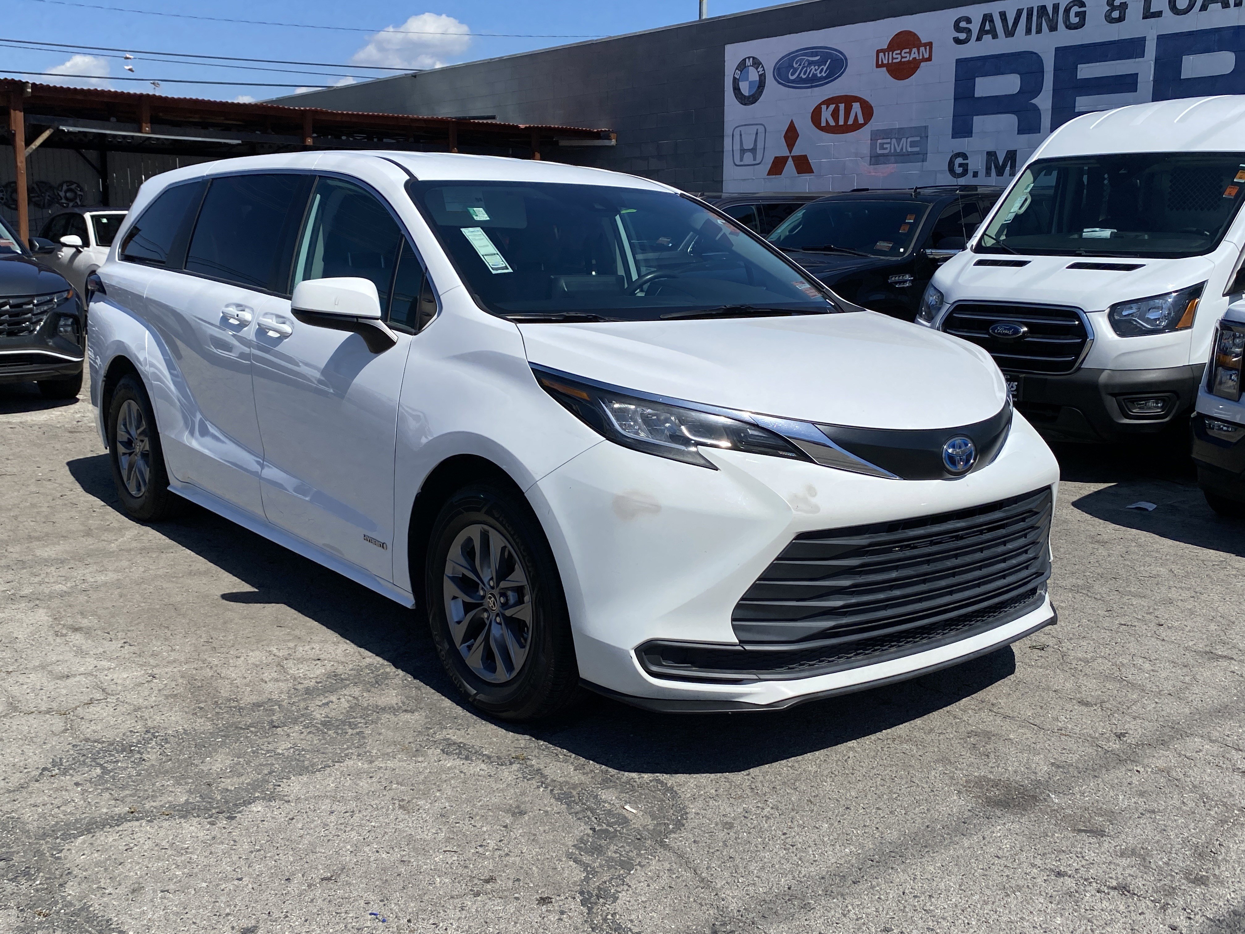 Used 2021 Toyota Sienna LE image 6