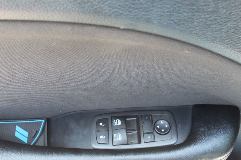 Used 2019 Dodge Challenger SXT image 9
