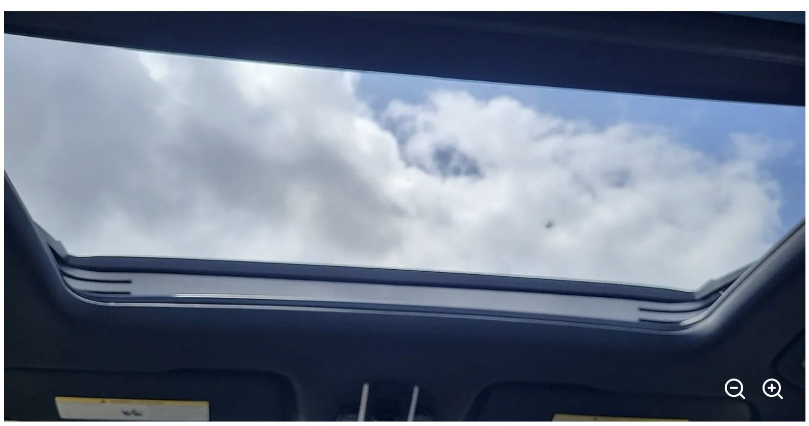 Used 2023 Porsche Cayenne Platinum Edition image 9