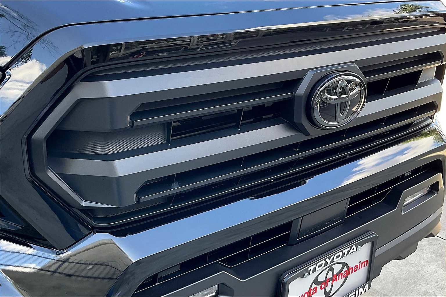Used 2025 Toyota Tacoma SR5 image 28