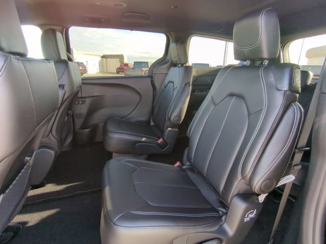 New 2026 Chrysler Voyager LX FWD image 17